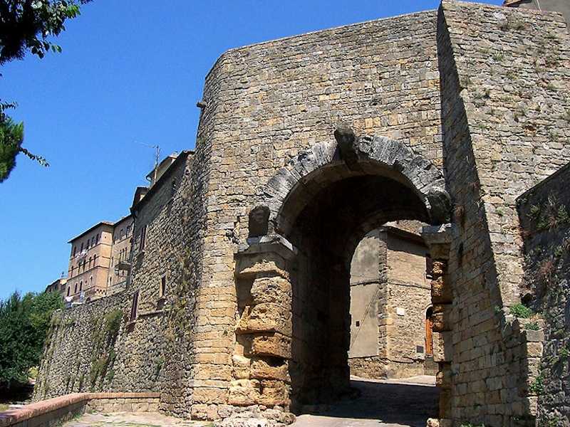 Photo of Porta all'Arco in Volterra by Geobia Creative Commons